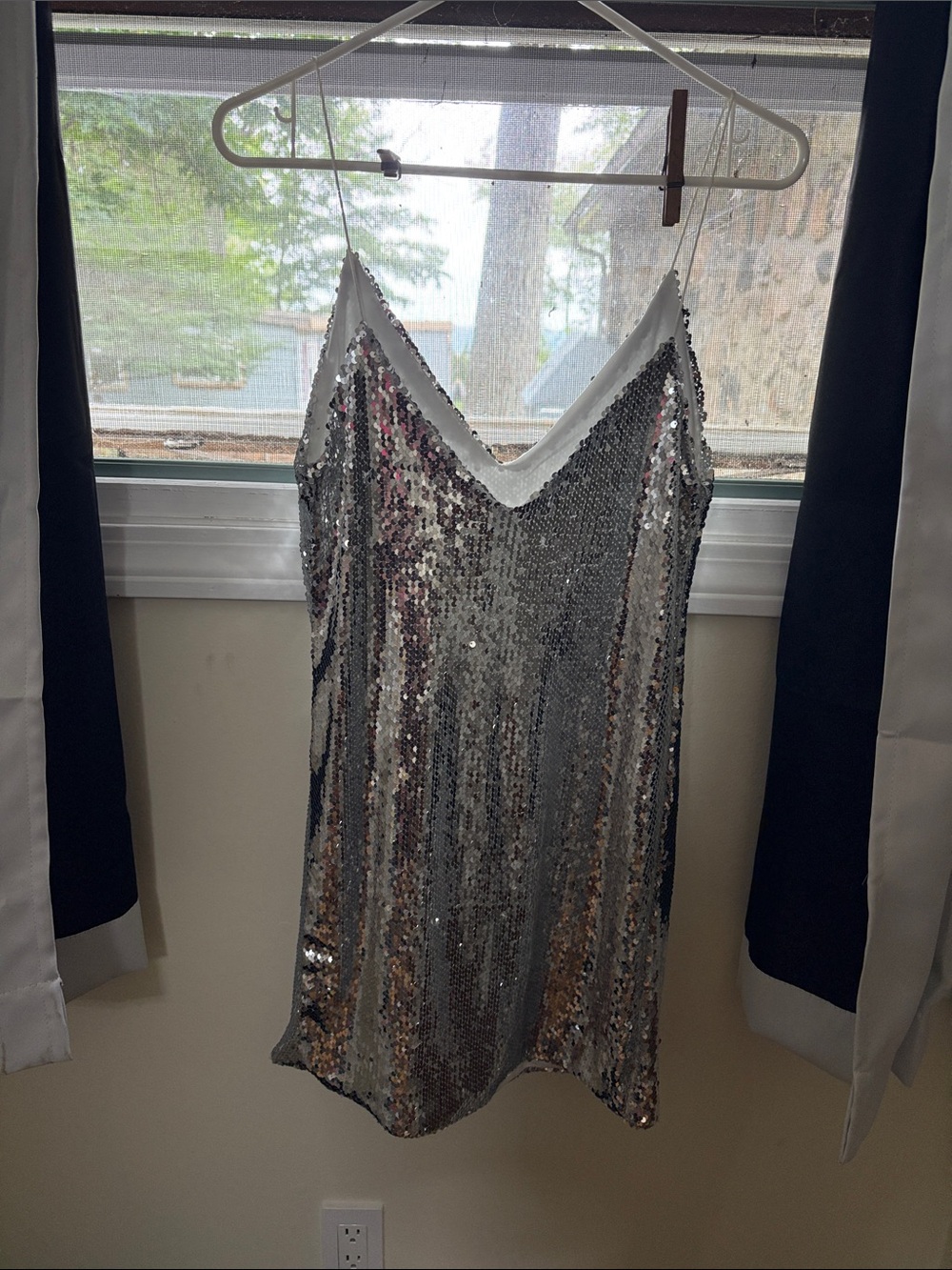 Source Unknown Silver Sequin Camisole with V-Neck